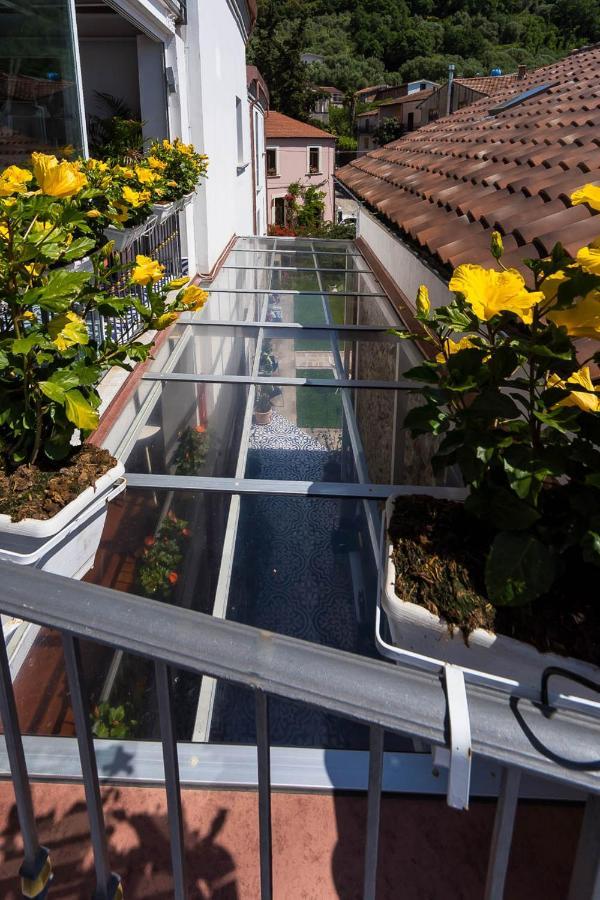 Ispani Inn Resort Exteriér fotografie